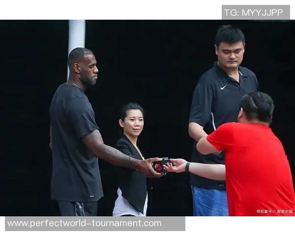 姚明与詹姆斯携手合作推出全新广告展现篮球魅力与友谊精神